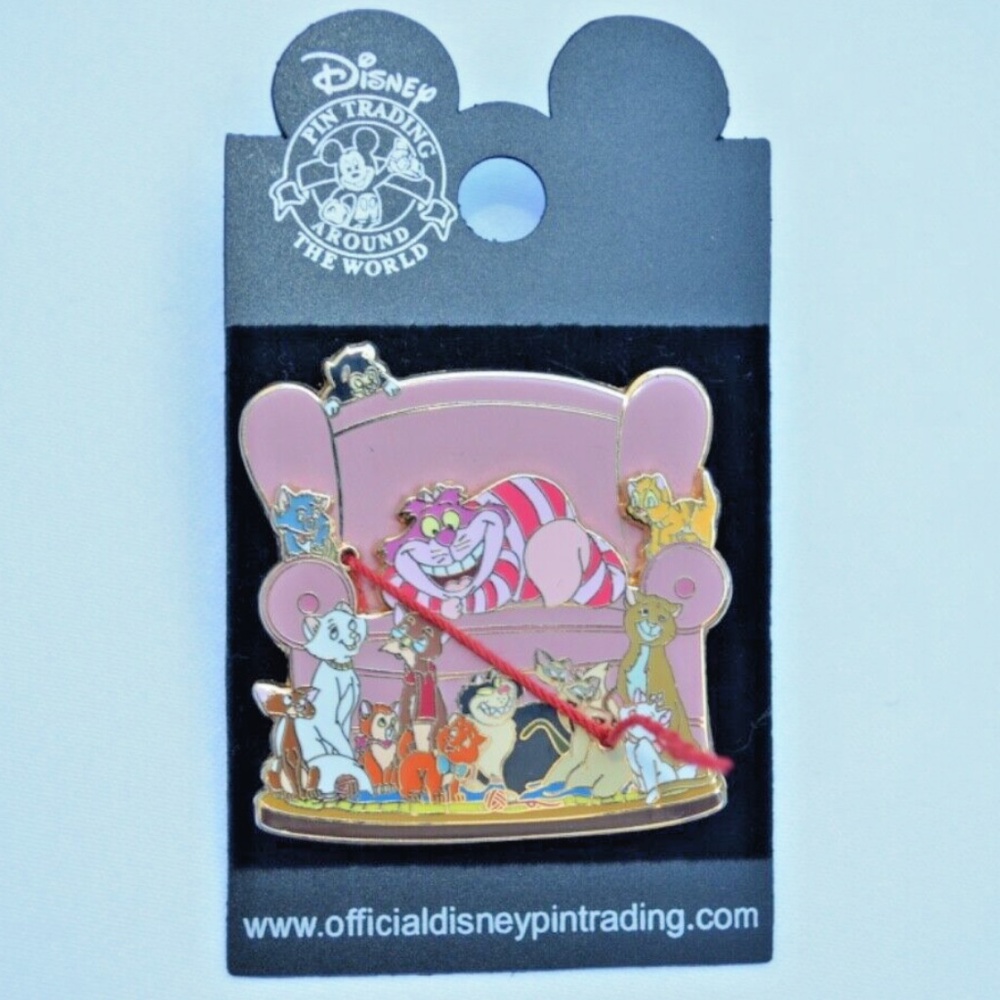 SOLD Disney Pin Cats On Couch Chair RARE Disneyland Aristocats Chesire Group